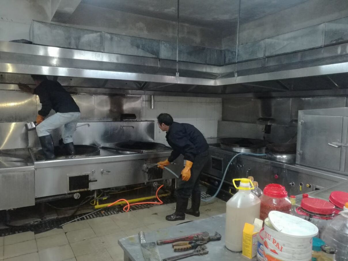 广州专业清洗酒店餐馆厨房设备的抽油烟机排烟风机净化器油烟管道