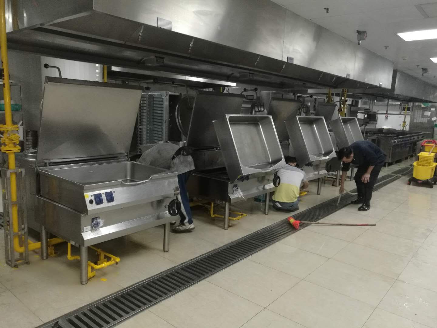 广州哪里有专业做不锈钢厨房设备的生产厂家？